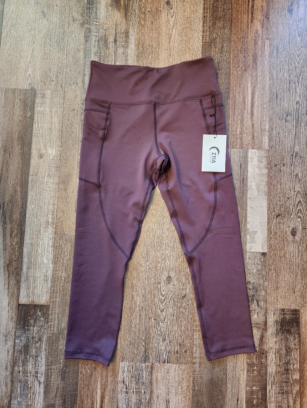 ZYIA ACTIVE Wine Pocket Light n Tight Hi-Rise Capris 2 Size Medium